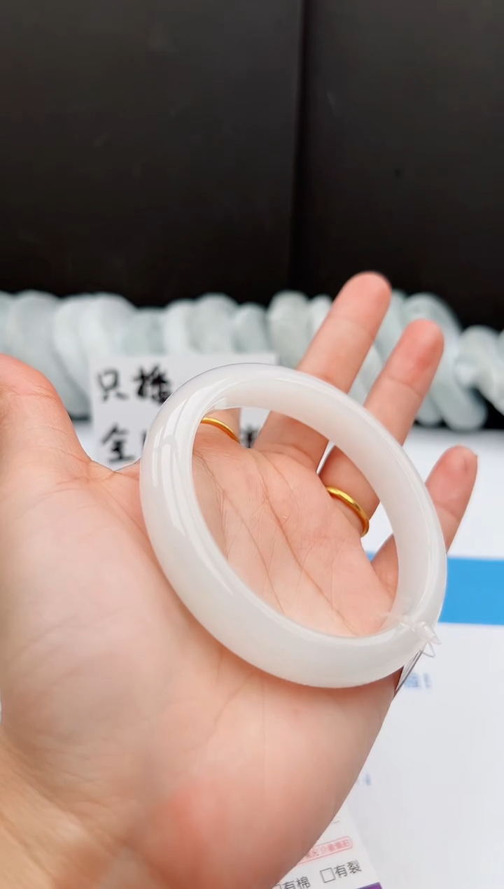 【闪购商品】石英质玉手镯未镶嵌178-B62