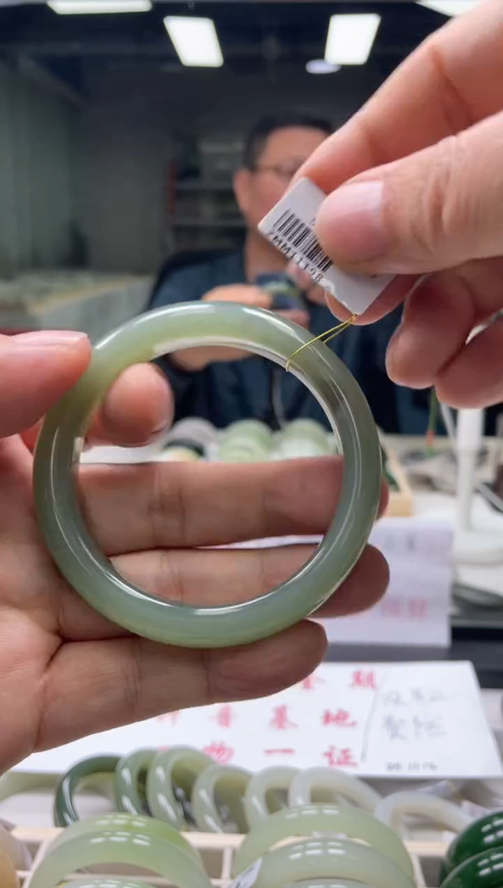 【闪购商品】和田玉手镯未镶嵌编码 1198圈口57-58