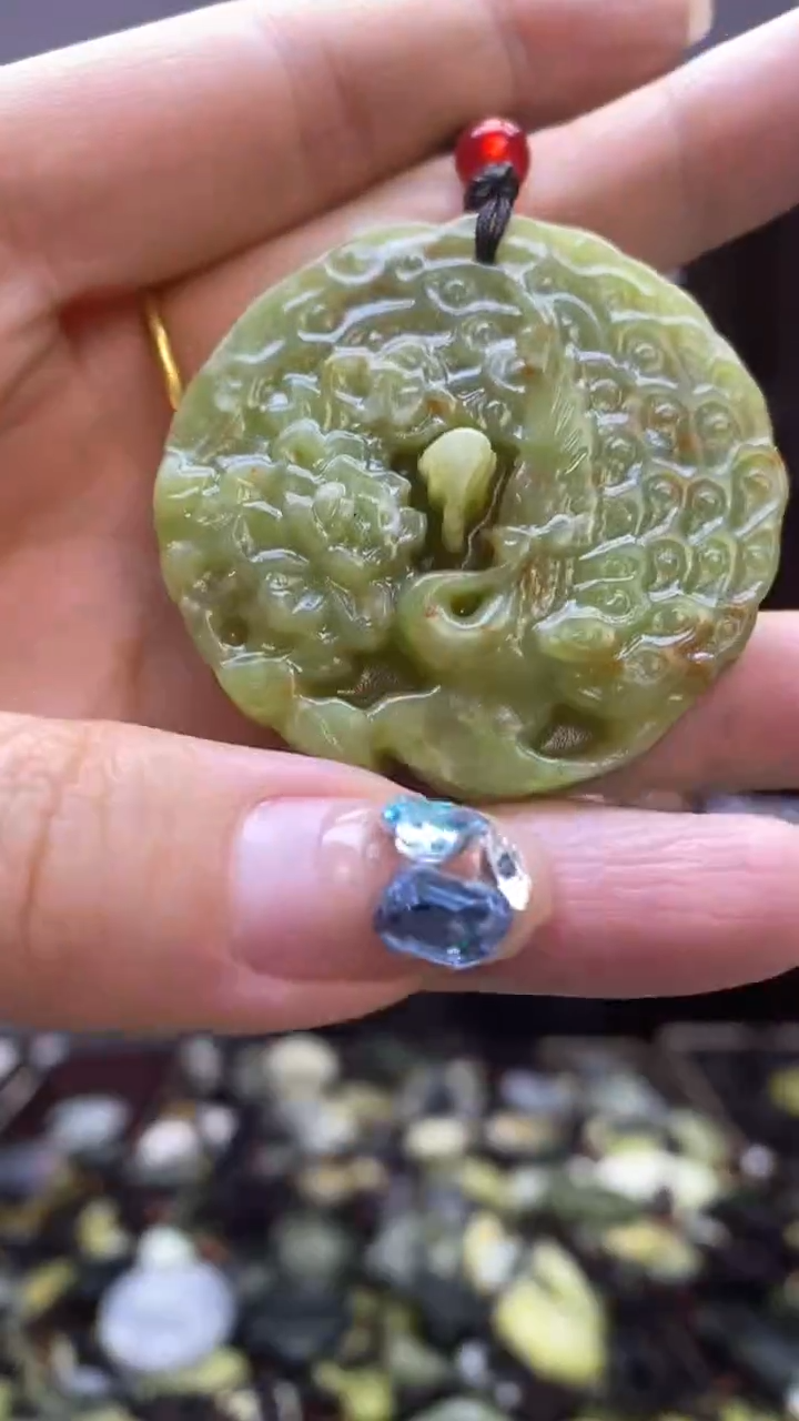 未镶嵌岫玉挂件  