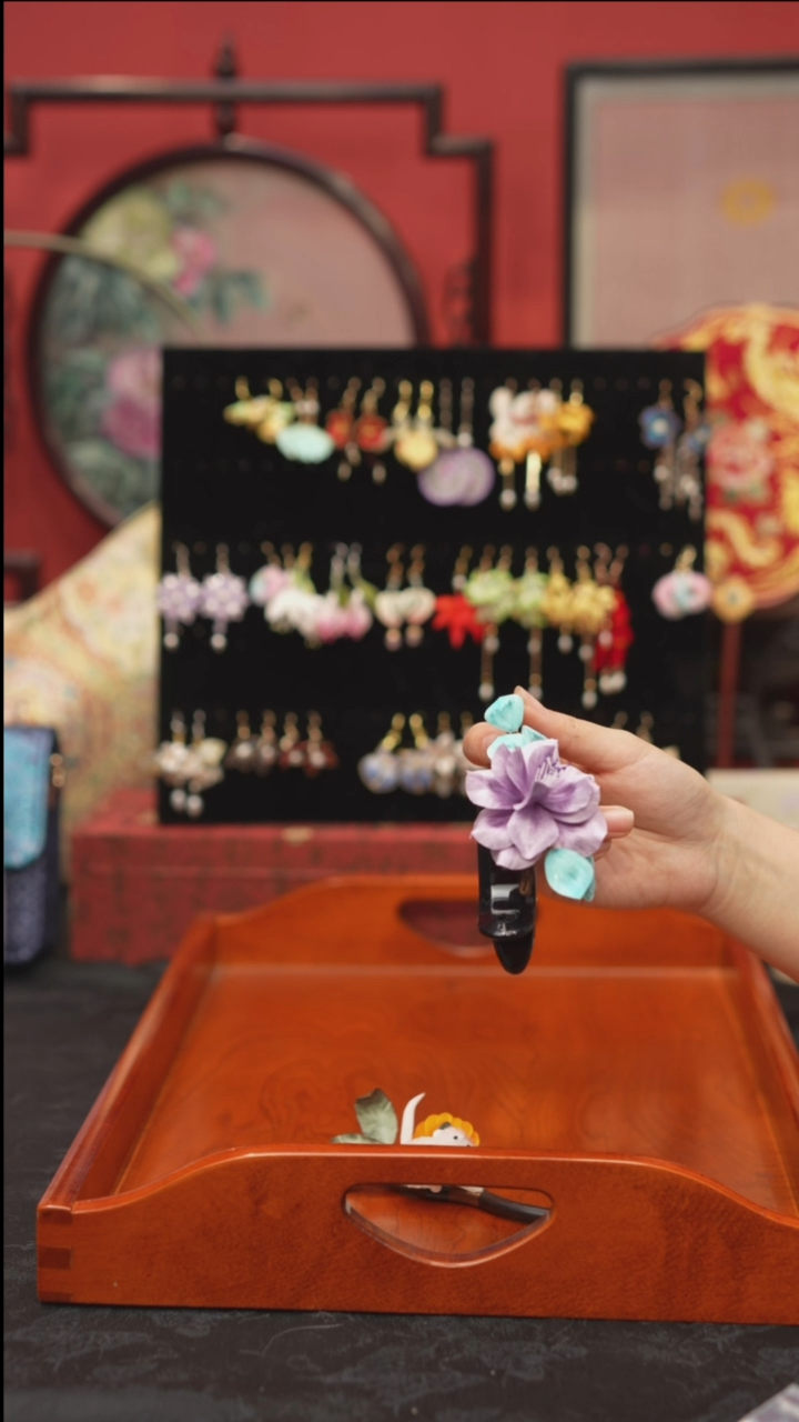 刺绣非遗手工绒花饰品