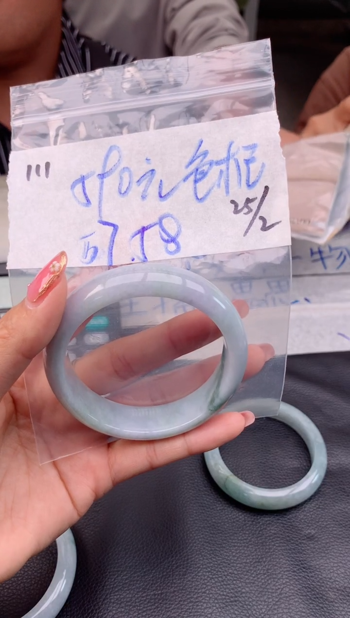 【闪购商品】定制翡翠未镶嵌111毛货需精细抛光手镯多样性拍一发一