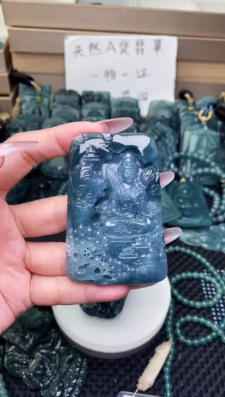 颈饰未镶嵌翡翠 