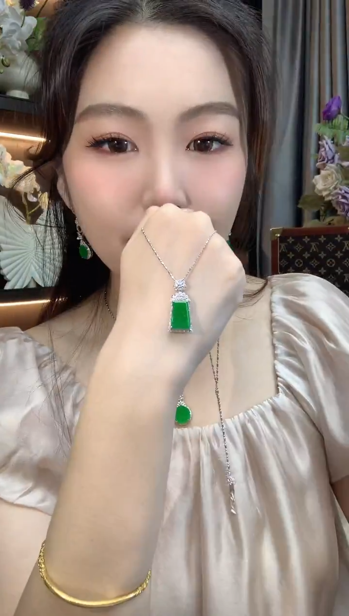 吊坠(不含链)18K金镶嵌翡翠A17翡翠
