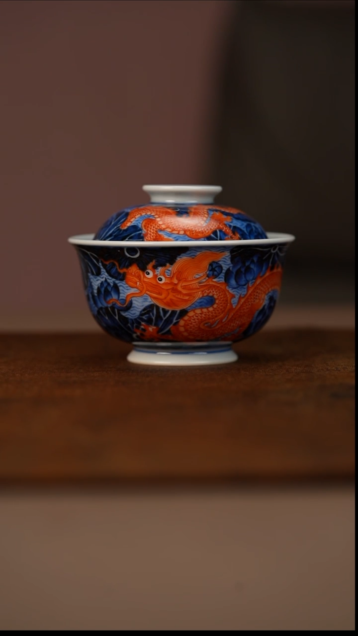 又见春风青花矾红龙穿花盖碗