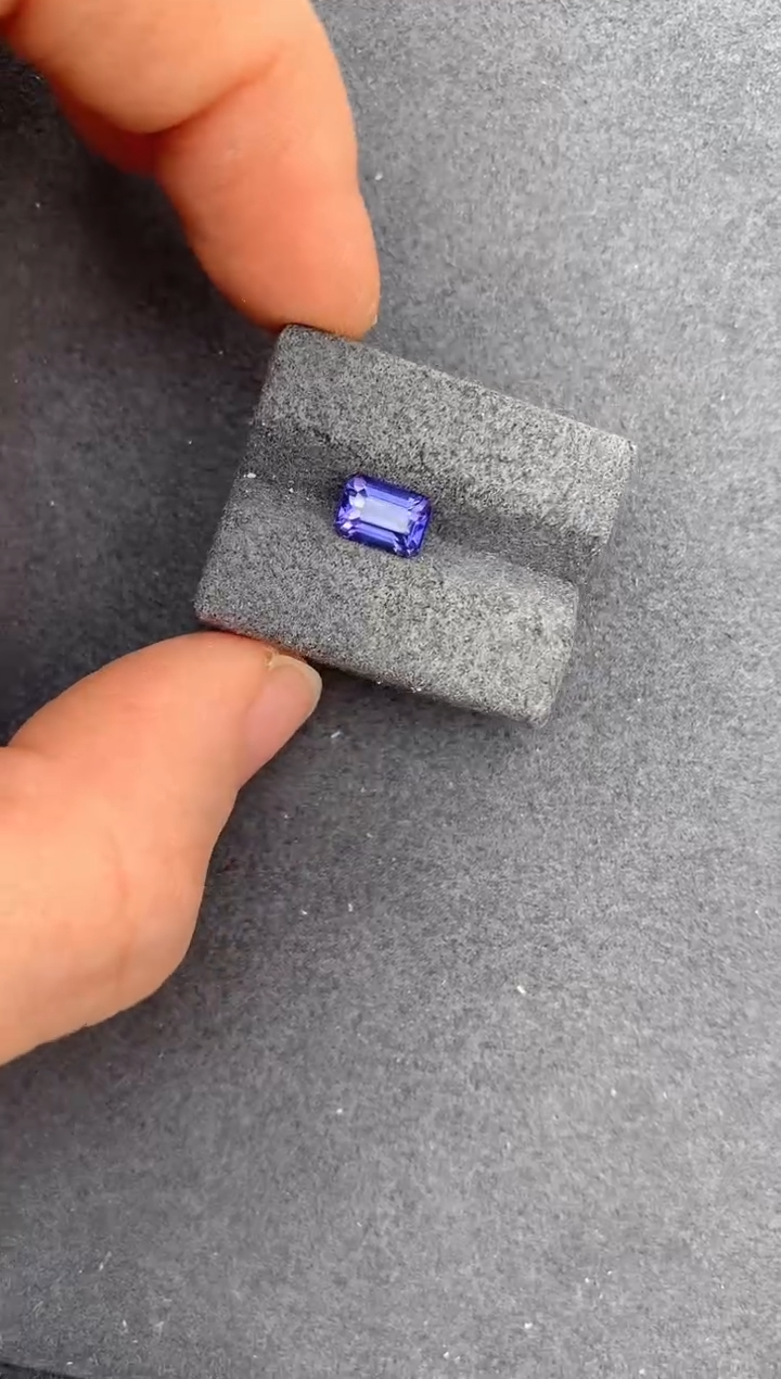 【闪购商品】彩色蓝宝石裸石未镶嵌1.5ct无烧紫蓝宝