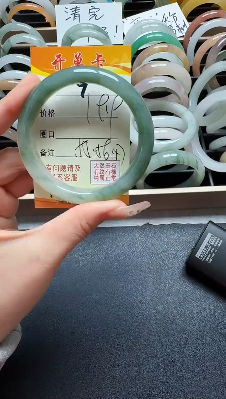 【闪购商品】石英质玉手镯未镶嵌9