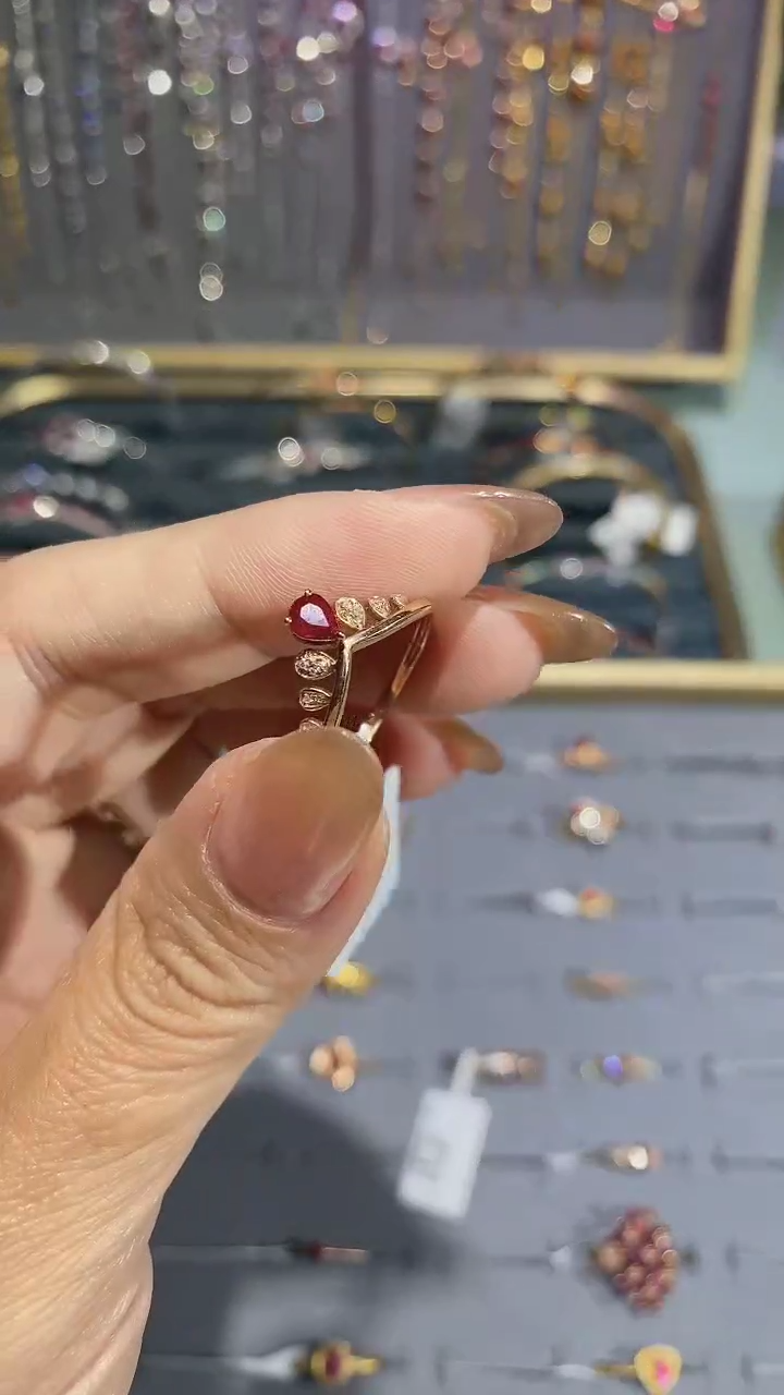 【闪购商品】彩色蓝宝石戒指18K金镶嵌戒指