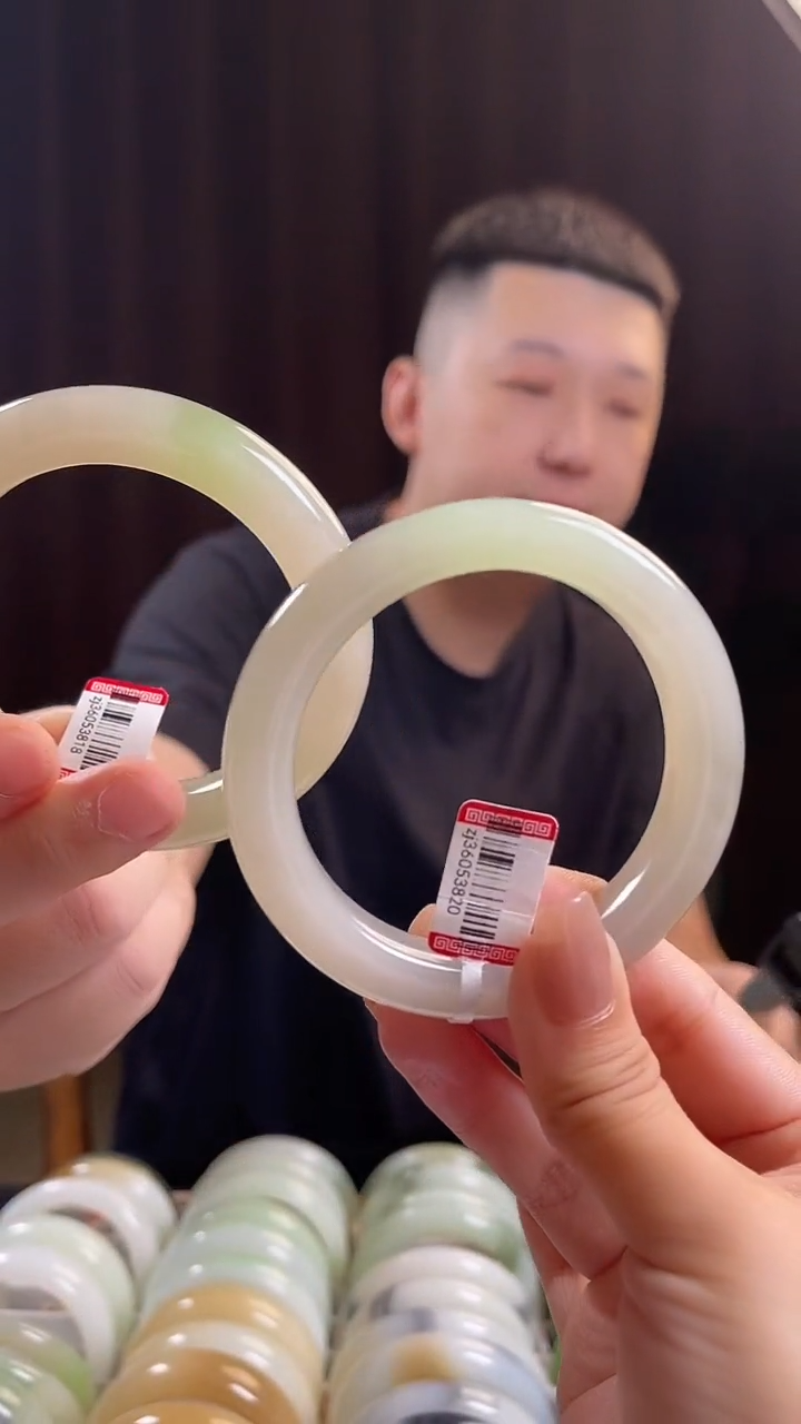 和田玉手镯未镶嵌53-59圈口仅一只多样性发货