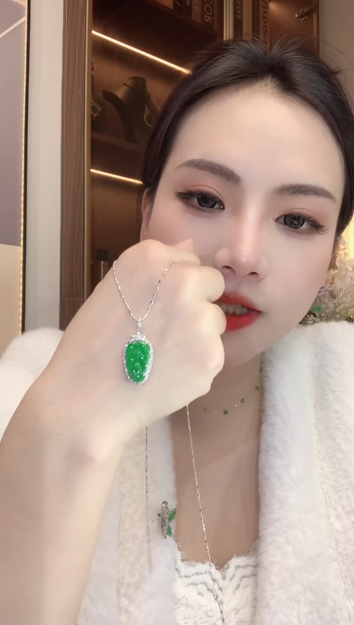 【闪购商品】翡翠吊坠(不含链)18K金镶嵌A5 多样性发货一件