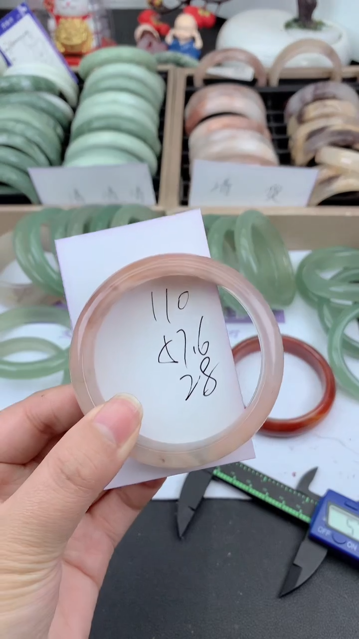 未镶嵌手镯石英质玉110