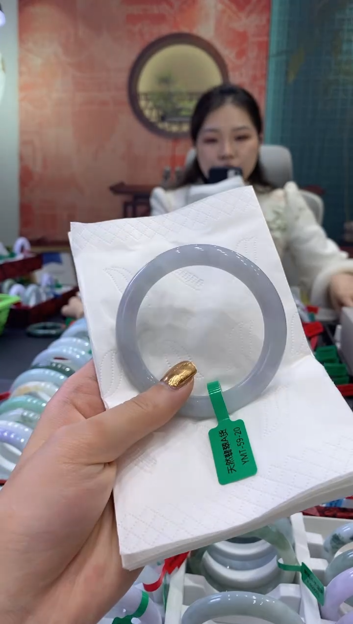 【闪购商品】翡翠手镯未镶嵌多人11707