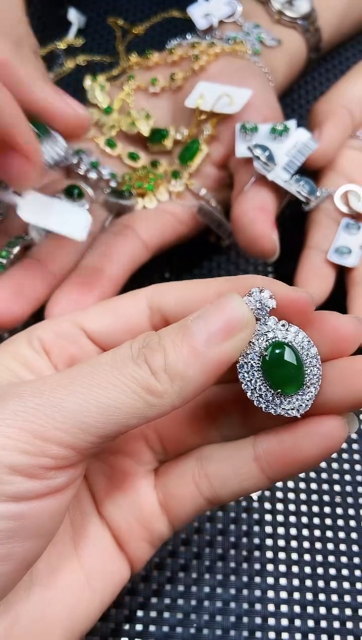 【闪购商品】翡翠吊坠(不含链)未镶嵌111111111