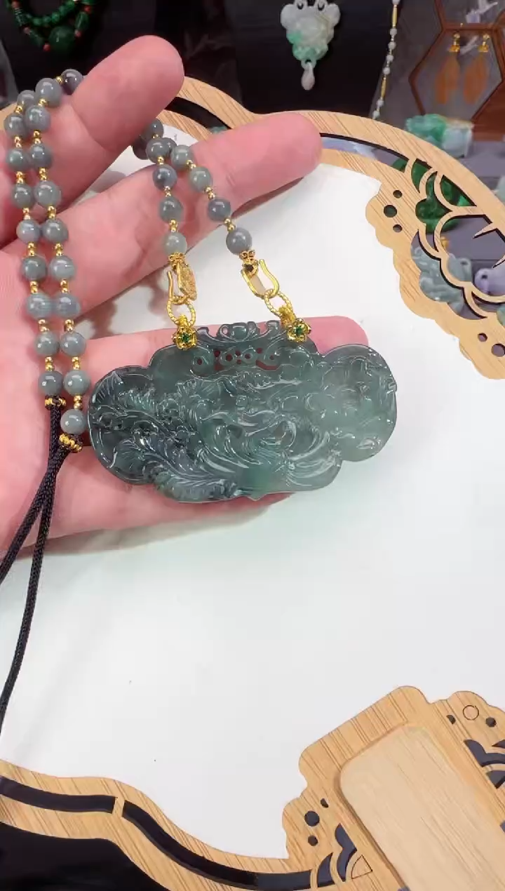 【闪购商品】翡翠颈饰未镶嵌牌子