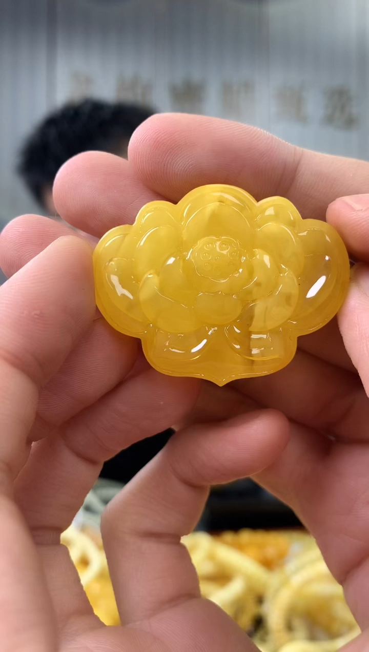 【闪购商品】琥珀裸石未镶嵌吊坠