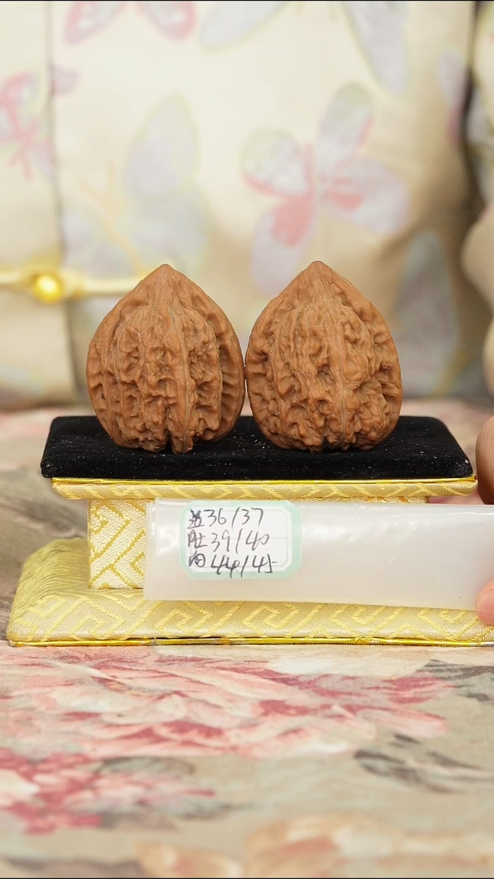 文玩核桃把件赤龙鸡心