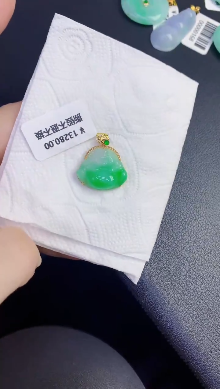 颈饰18K金镶嵌翡翠缅甸天然翡翠A货