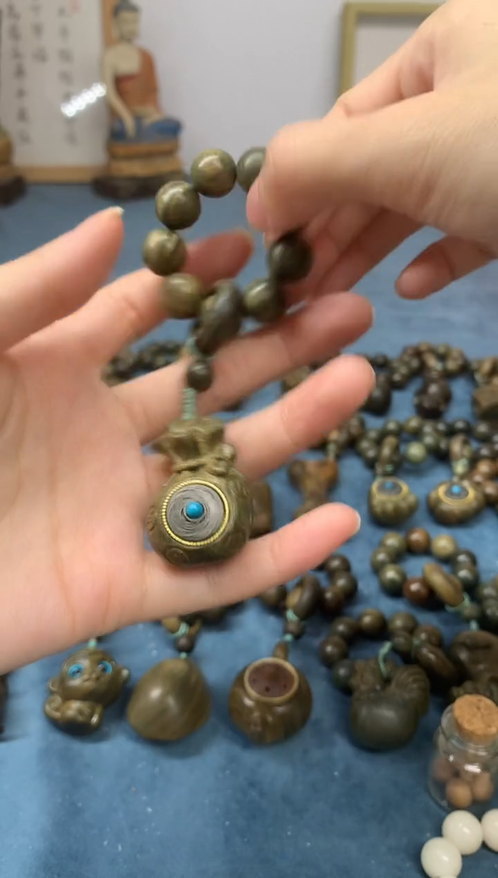 【闪购商品】维腊木（绿檀）把件赚钱袋 盘玩件