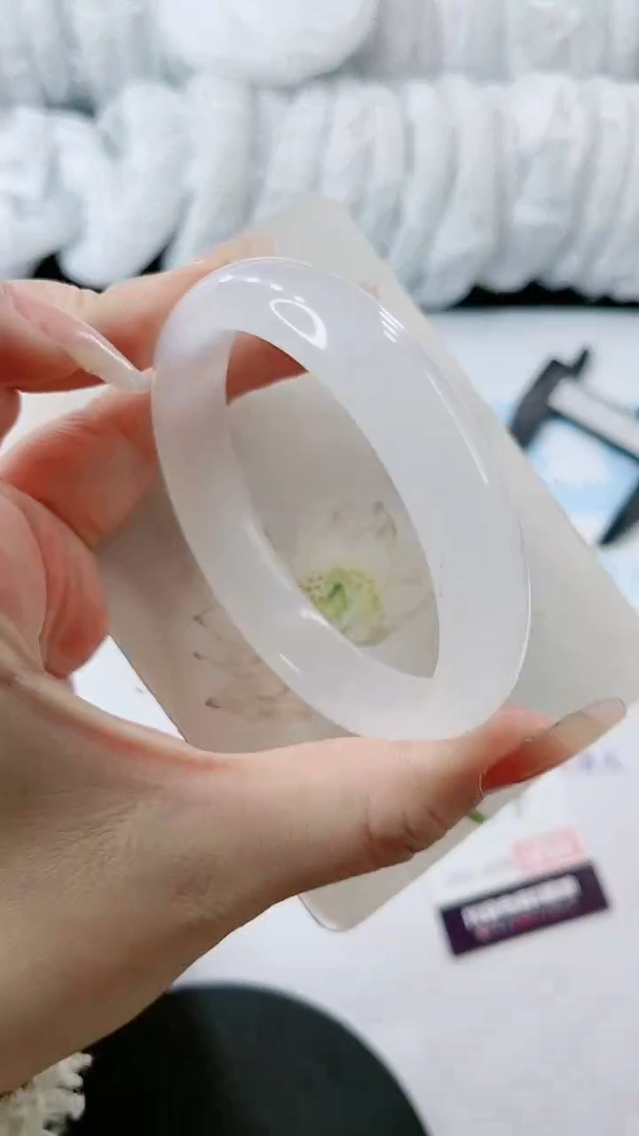 【闪购商品】石英质玉手镯未镶嵌多样性发货E458