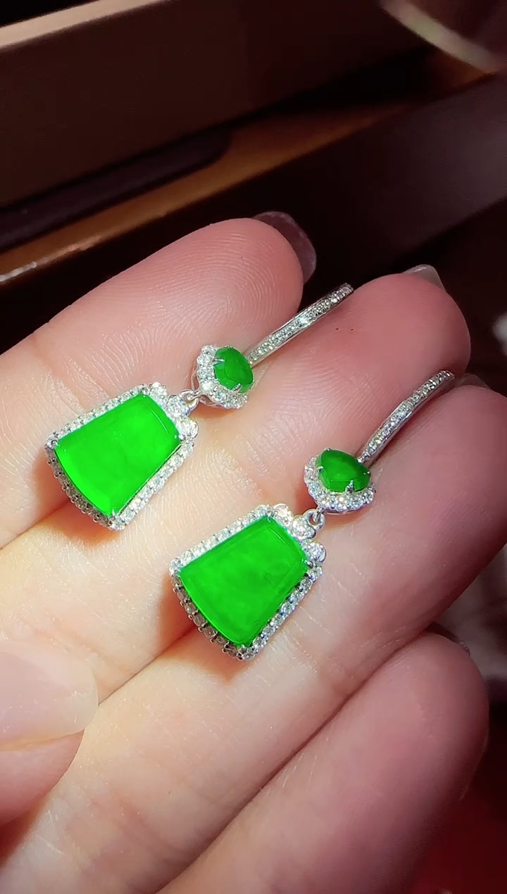 【闪购商品】翡翠耳饰18K金镶嵌无事牌