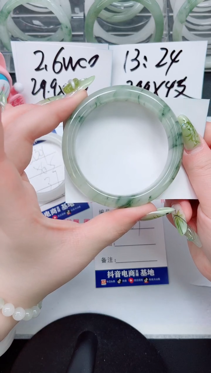 【闪购商品】石英质玉手镯未镶嵌a302
