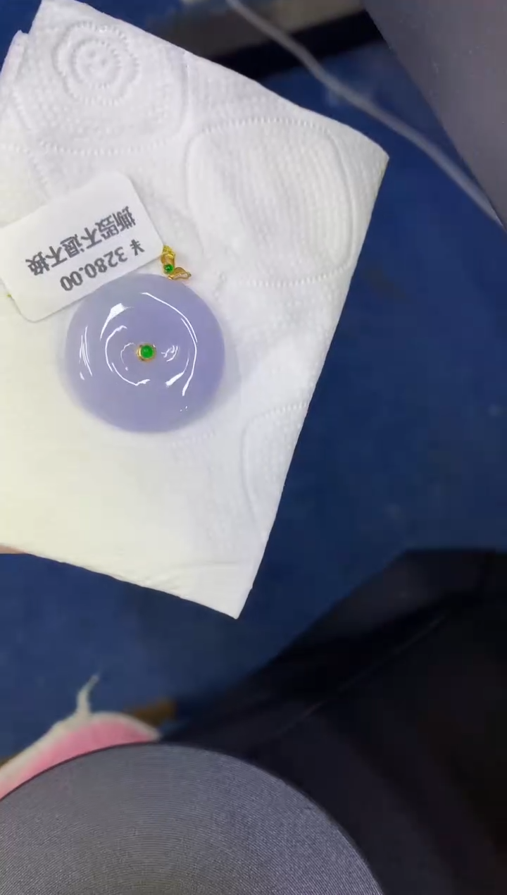 颈饰18K金镶嵌翡翠缅甸天然翡翠A货