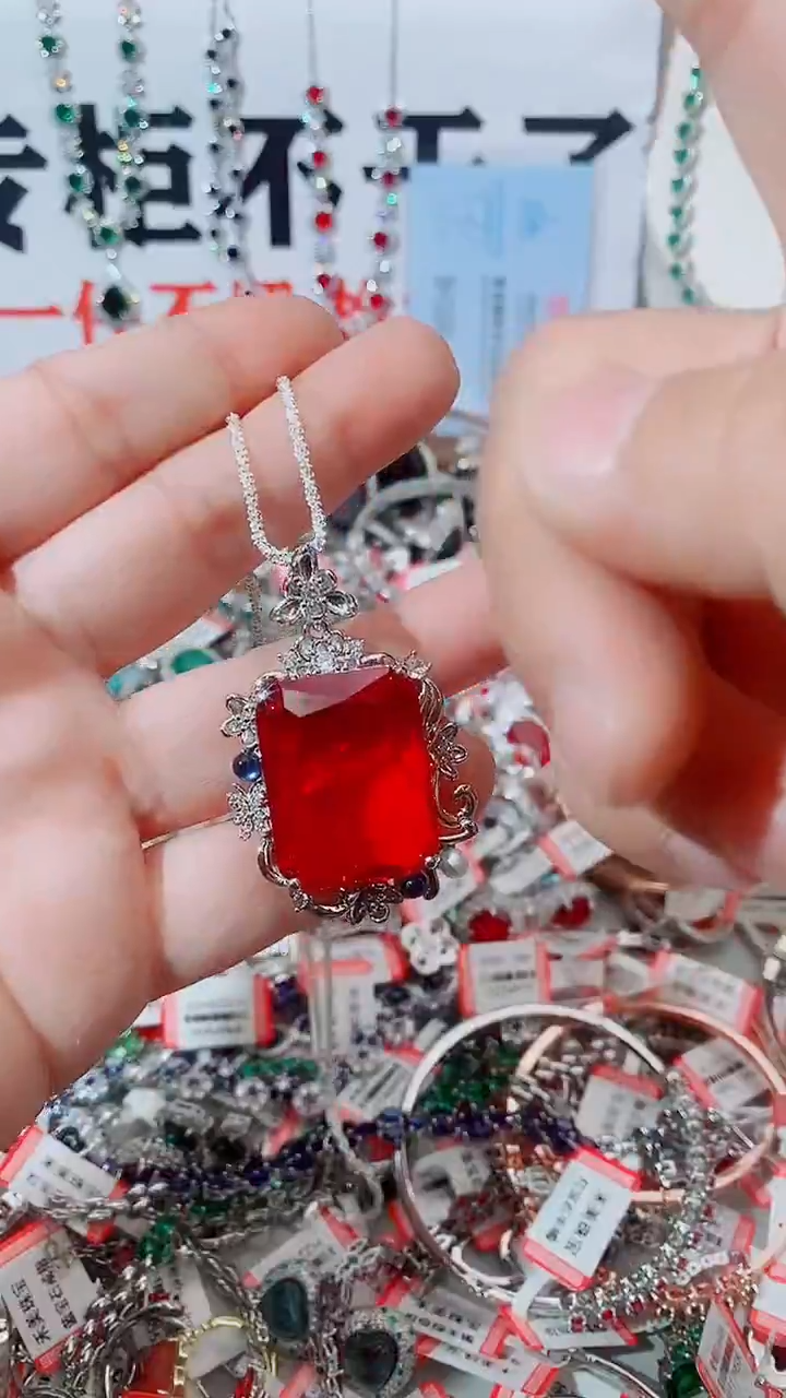 颈饰未镶嵌红宝石红宝石大吊坠