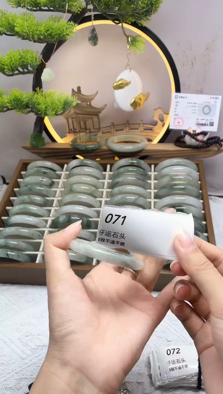 未镶嵌手镯石英质玉071