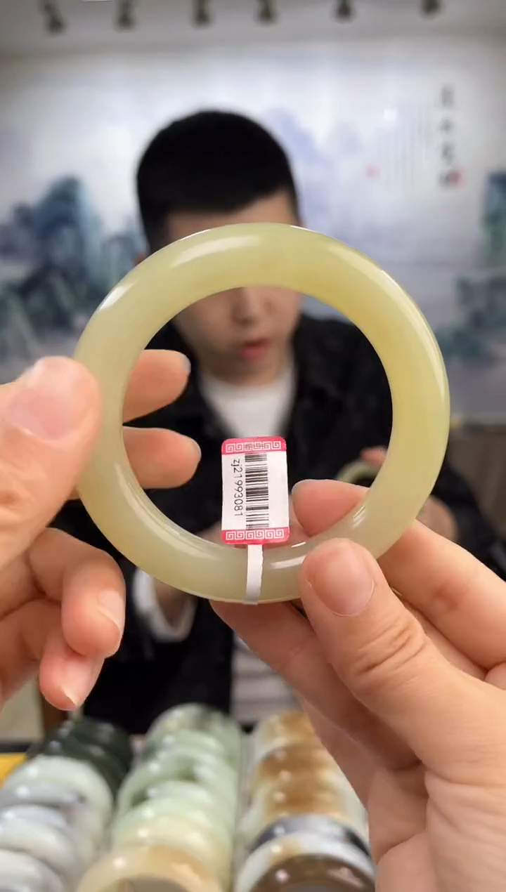 【闪购商品】和田玉手镯未镶嵌56圈口3081