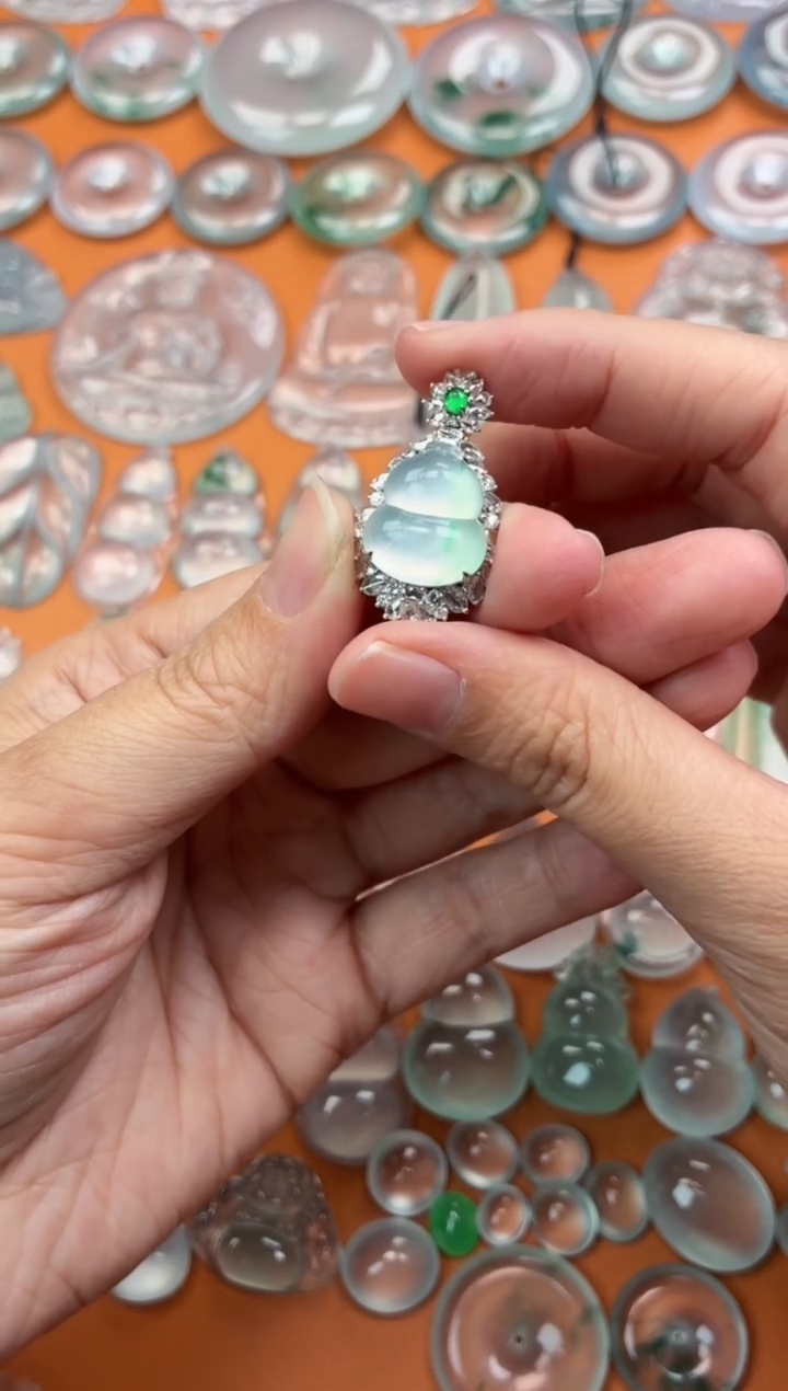 吊坠(不含链)18K金镶嵌翡翠78 葫芦 