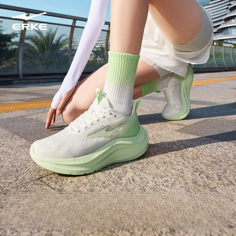 追风3鸿星尔克跑步女鞋2025春季新款软底减震运动鞋轻便健身鞋