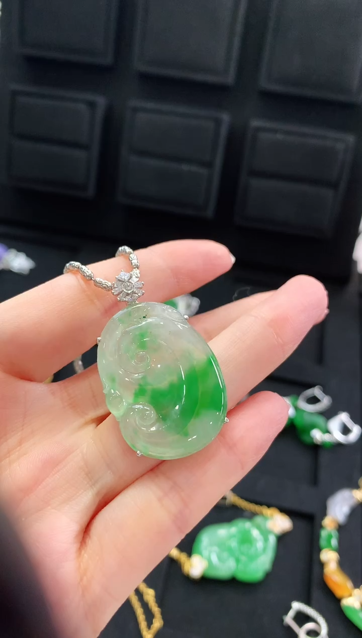 【闪购商品】翡翠吊坠(不含链)18K金镶嵌吊坠