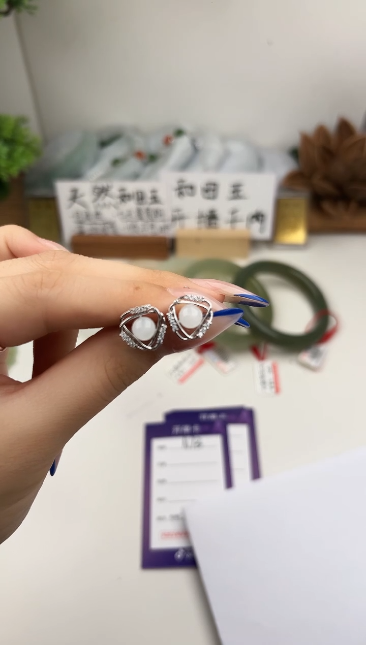 未镶嵌和田玉耳钉微色差A73