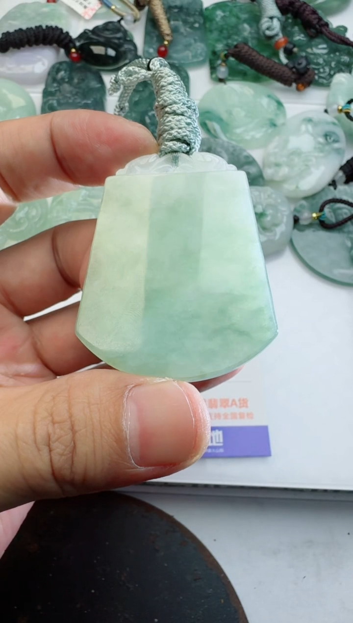 【闪购商品】翡翠吊坠(不含链)未镶嵌多样性随机发其一