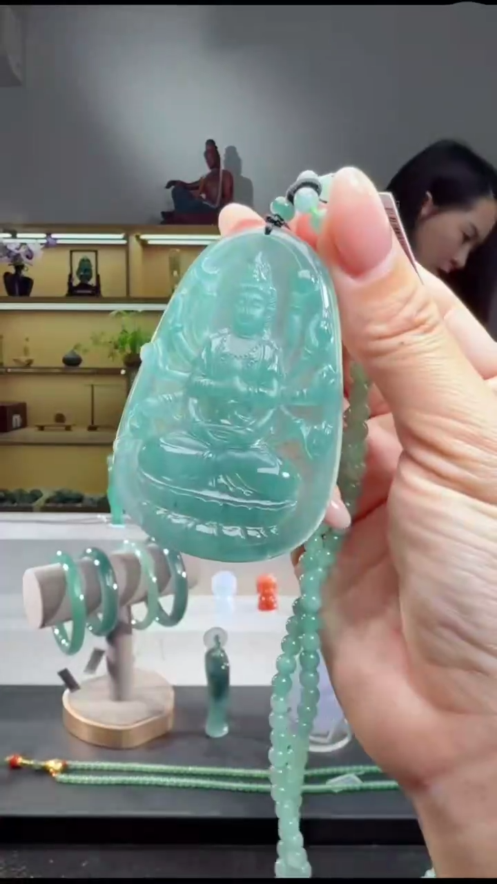 吊坠(赠链)未镶嵌翡翠观音（多样性发其一）