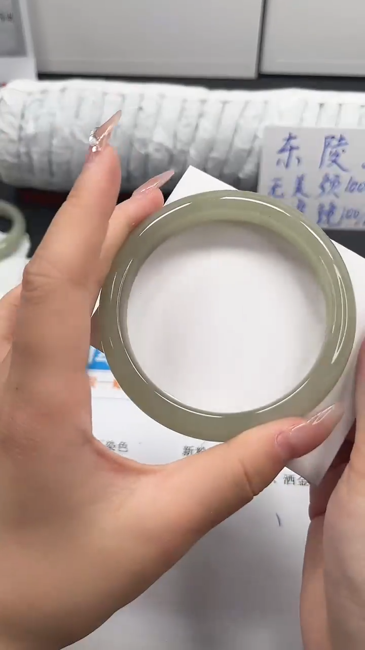 未镶嵌手镯石英质玉157-62