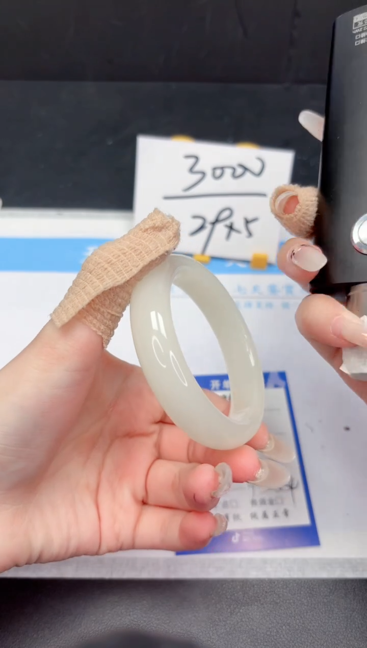 【闪购商品】石英质玉手镯未镶嵌39-53.7