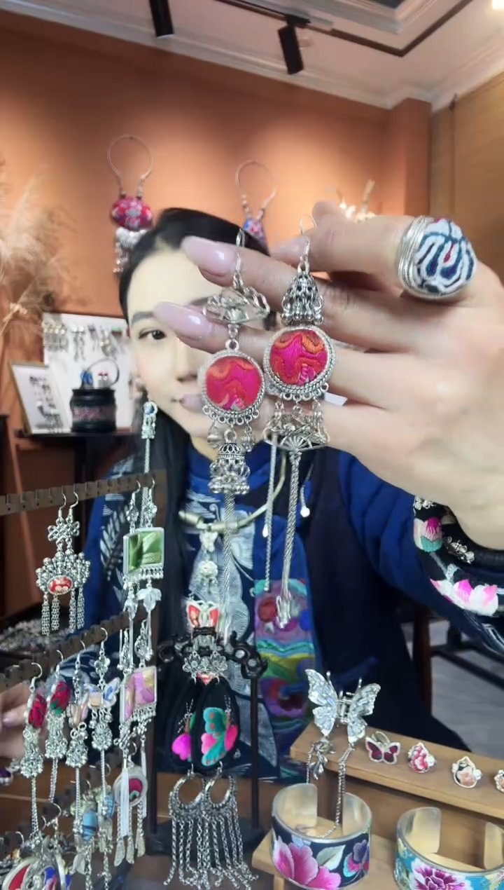 【闪购商品】刺绣纯手工民族风耳环