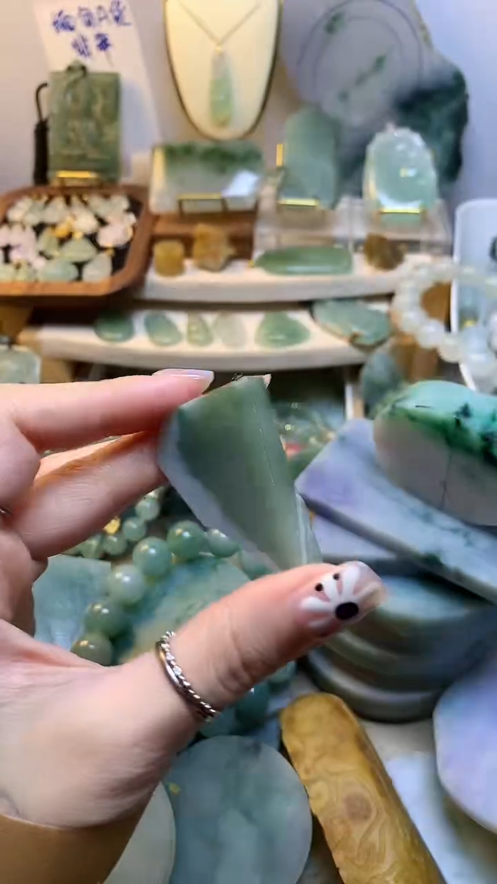 未镶嵌挂件翡翠缅甸A货翡翠,没有运费险,有纹有裂