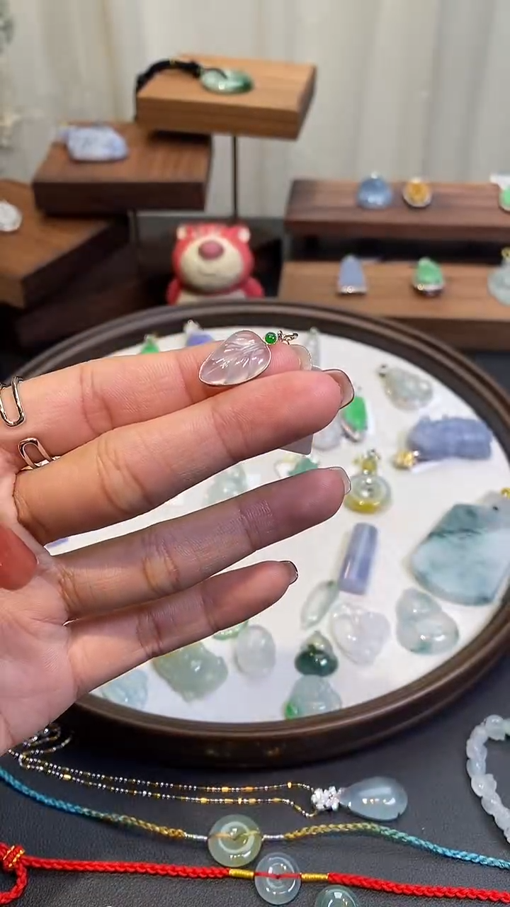 【闪购商品】翡翠颈饰18K金镶嵌叶子