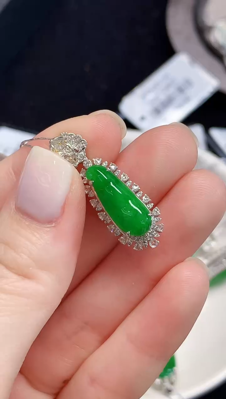 吊坠(不含链)18K金镶嵌翡翠SY多样性发其一