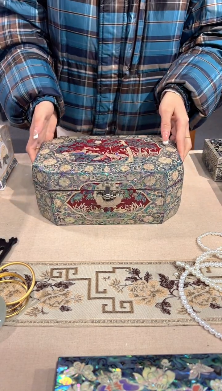 【闪购商品】紫底绒布底·弘贝雅螺钿漆器文化馆