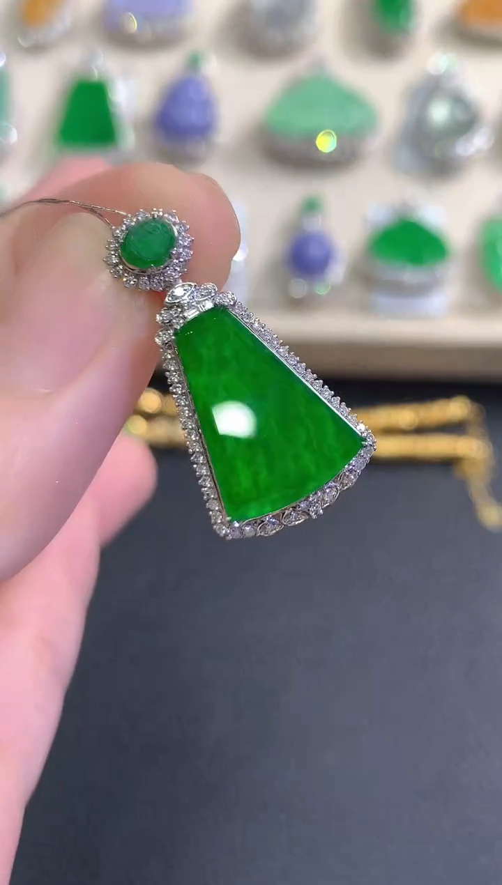 吊坠(不含链)18K金镶嵌翡翠秋日珠宝Q137