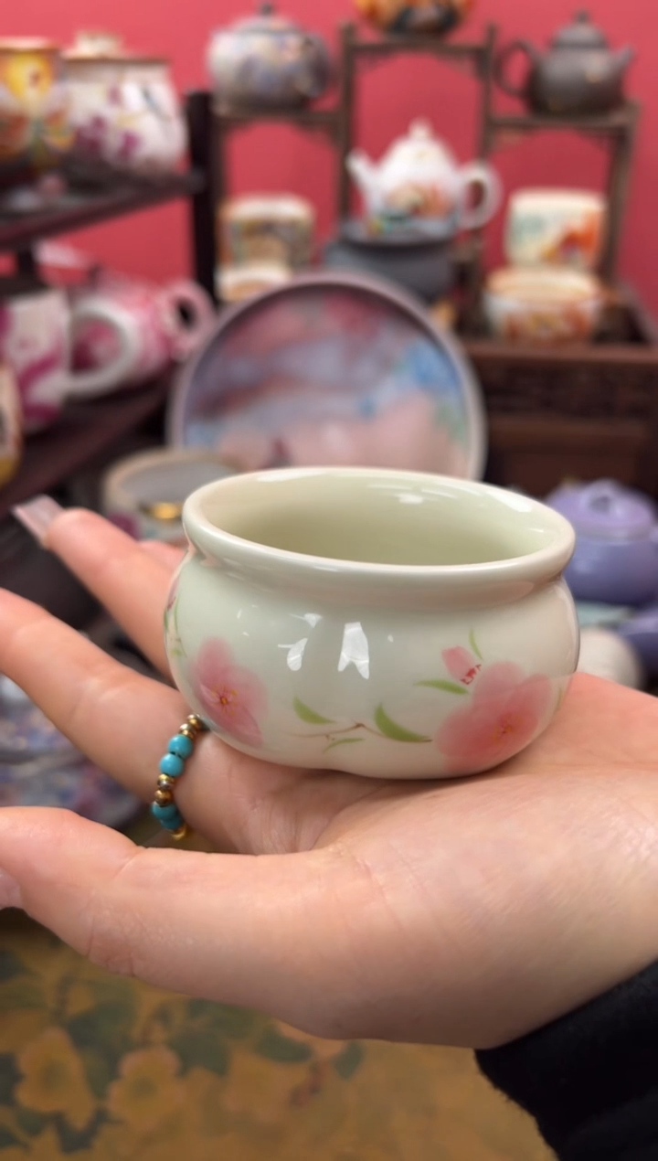 【闪购商品】温记手绘桃花缸杯三足主人杯