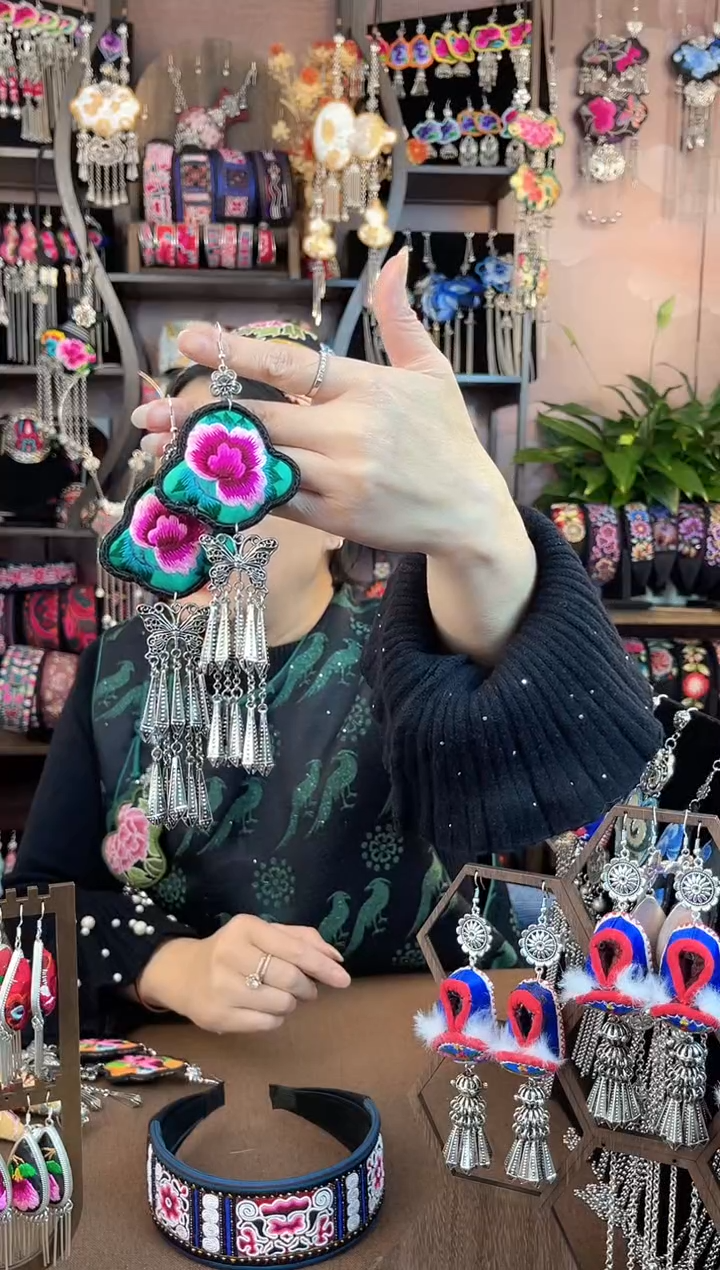 织绣风***诺民族风手工非遗老绣饰品439