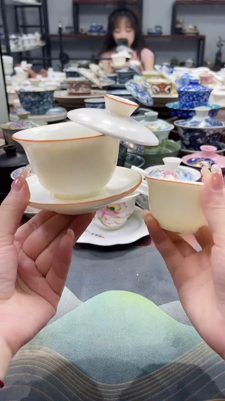 汝窑纯白元宝盖碗+1杯