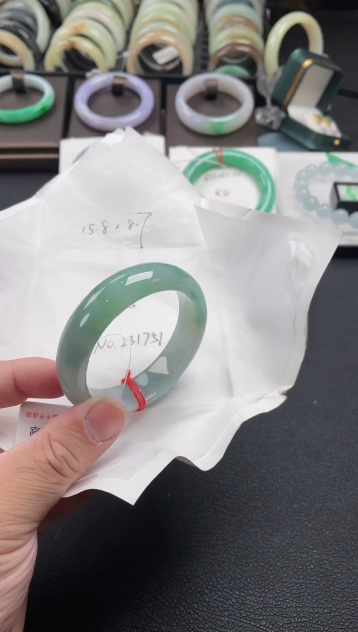 【闪购商品】翡翠手镯未镶嵌54.5正圈 有瑕