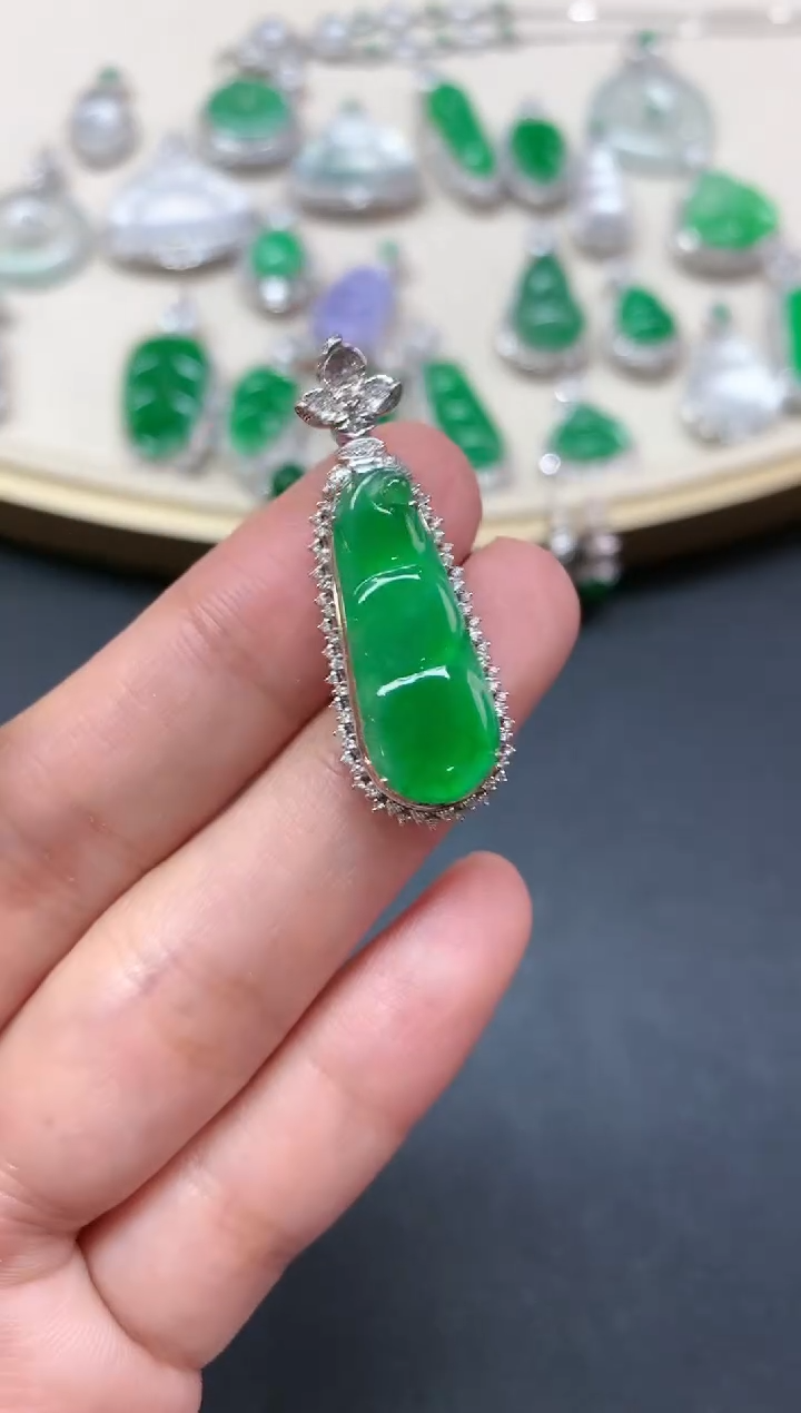 【闪购商品】翡翠吊坠(不含链)18K金镶嵌Q116|7980