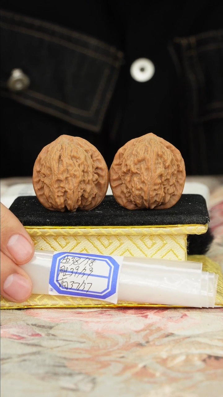 【闪购商品】文玩核桃把件罗家沟