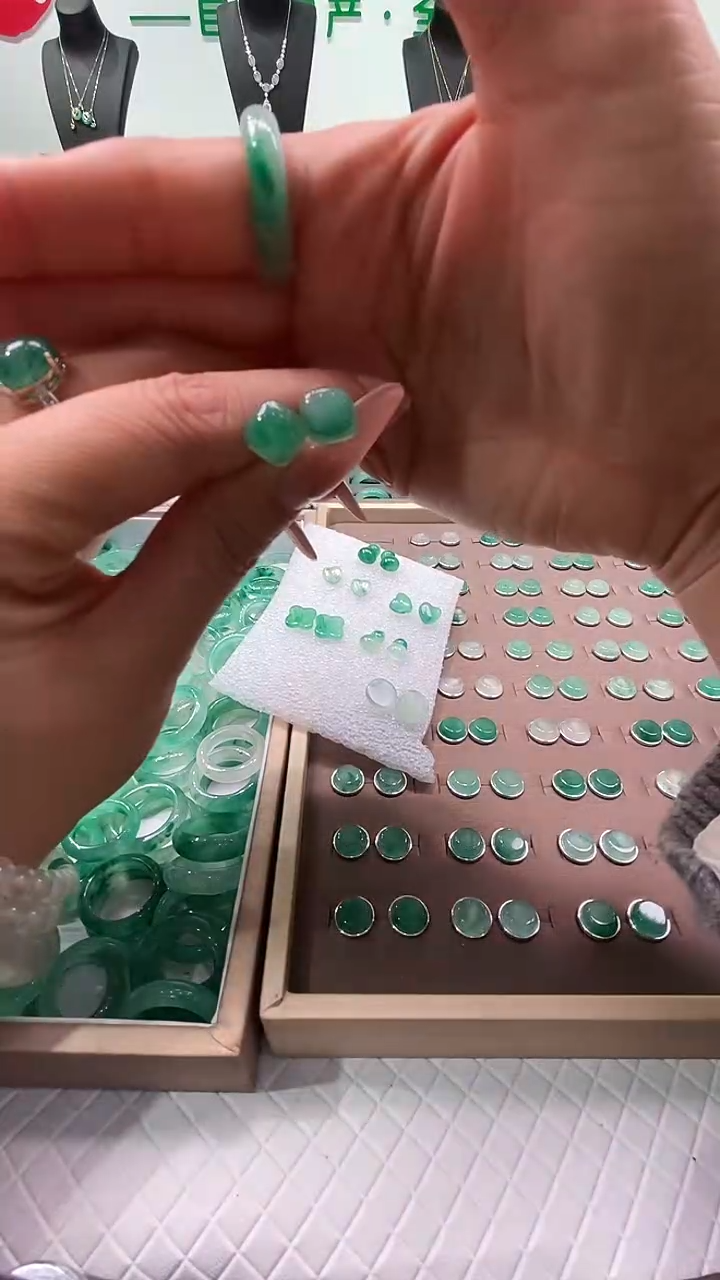 未镶嵌石英质玉（非洲翠）耳钉方糖耳钉