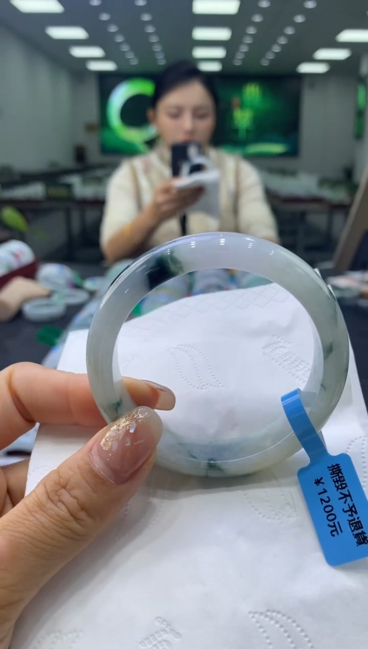 未镶嵌手镯翡翠?***·00002568